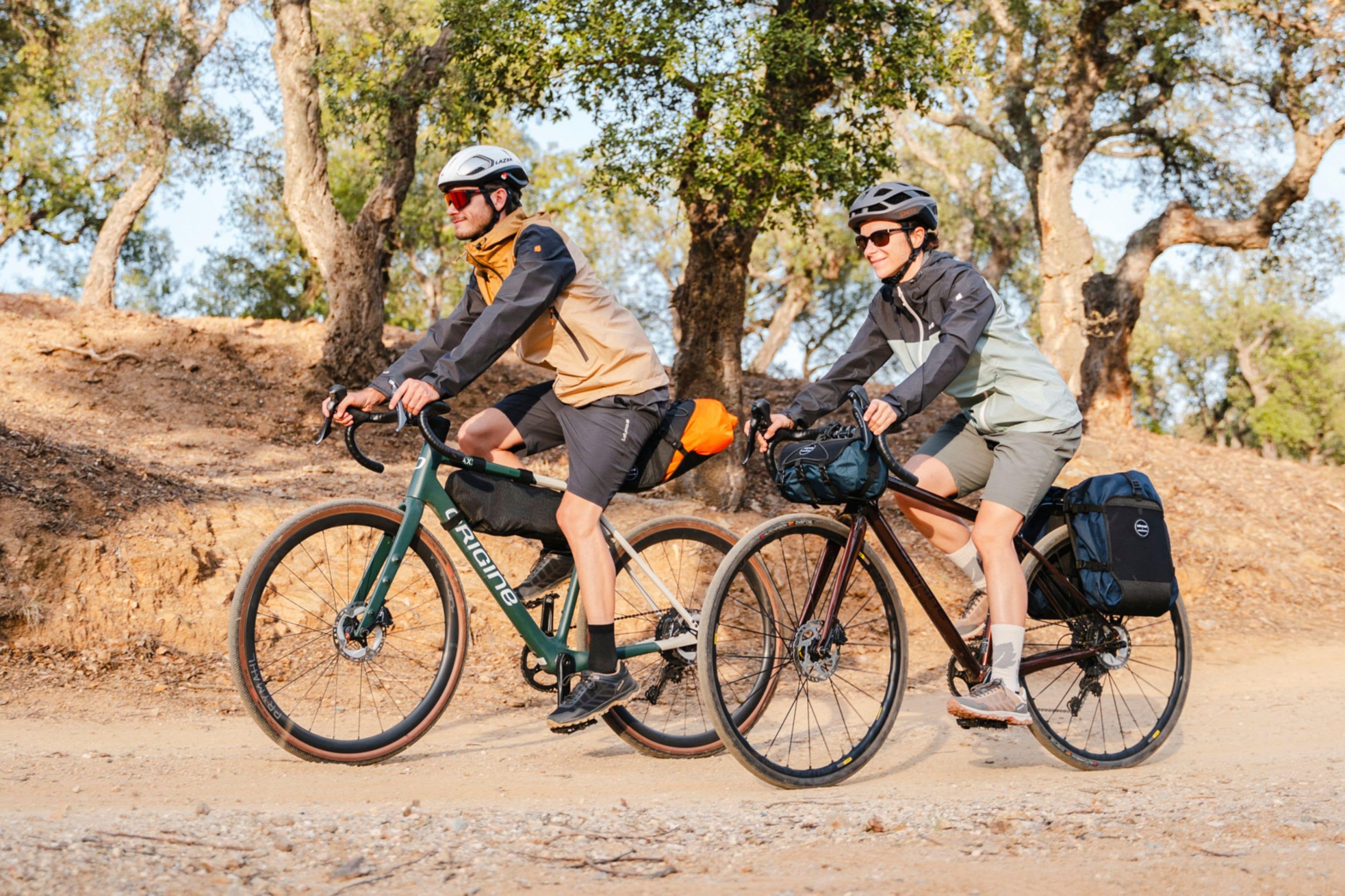 cycliste-bikepacking-origine Cyclistes sur la scandibérique avec des vélos Origine