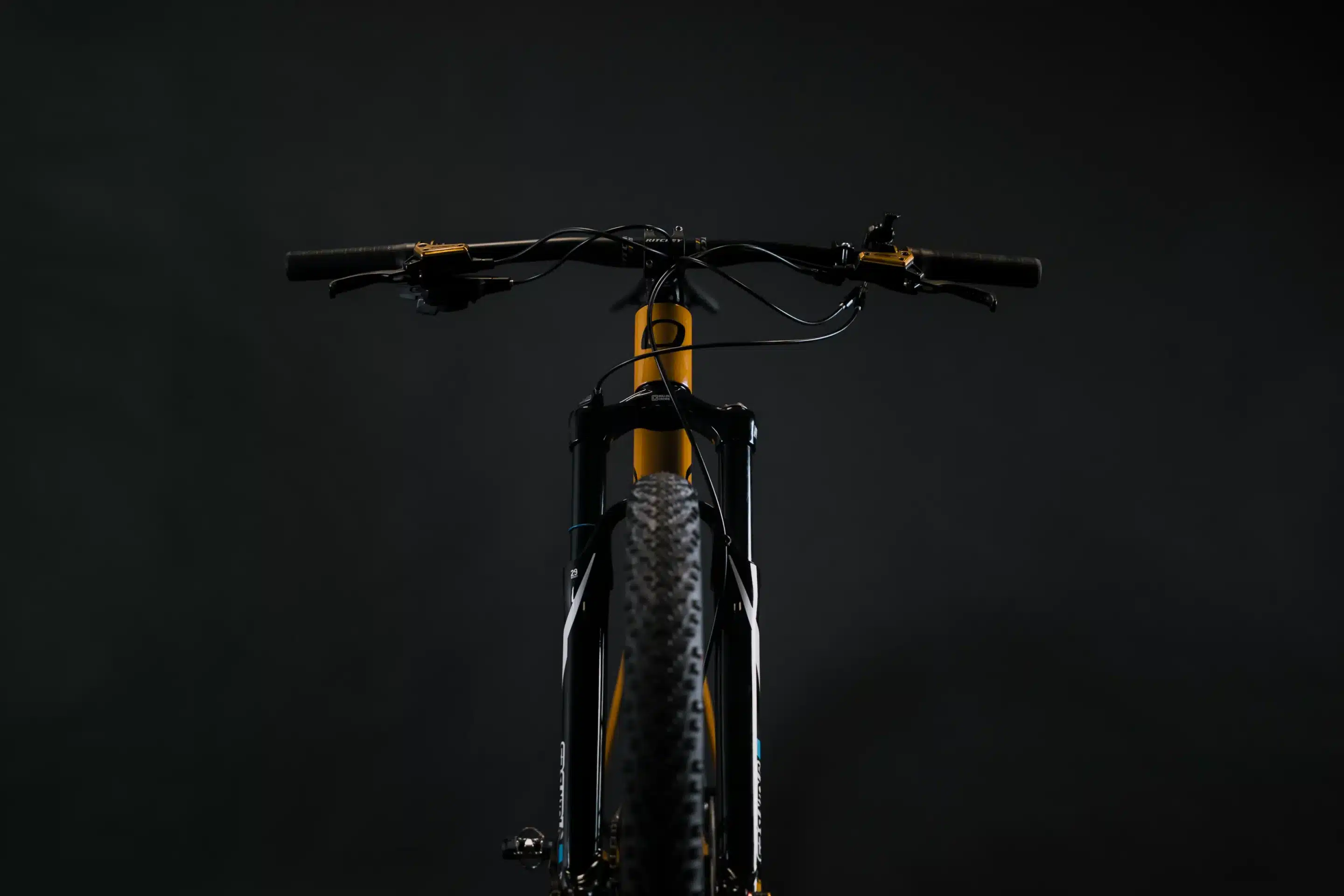 Face avant du VTT Theoreme FS Team Edition Origine Racing Division Face avant du VTT Theoreme FS Team Edition Origine Racing Division