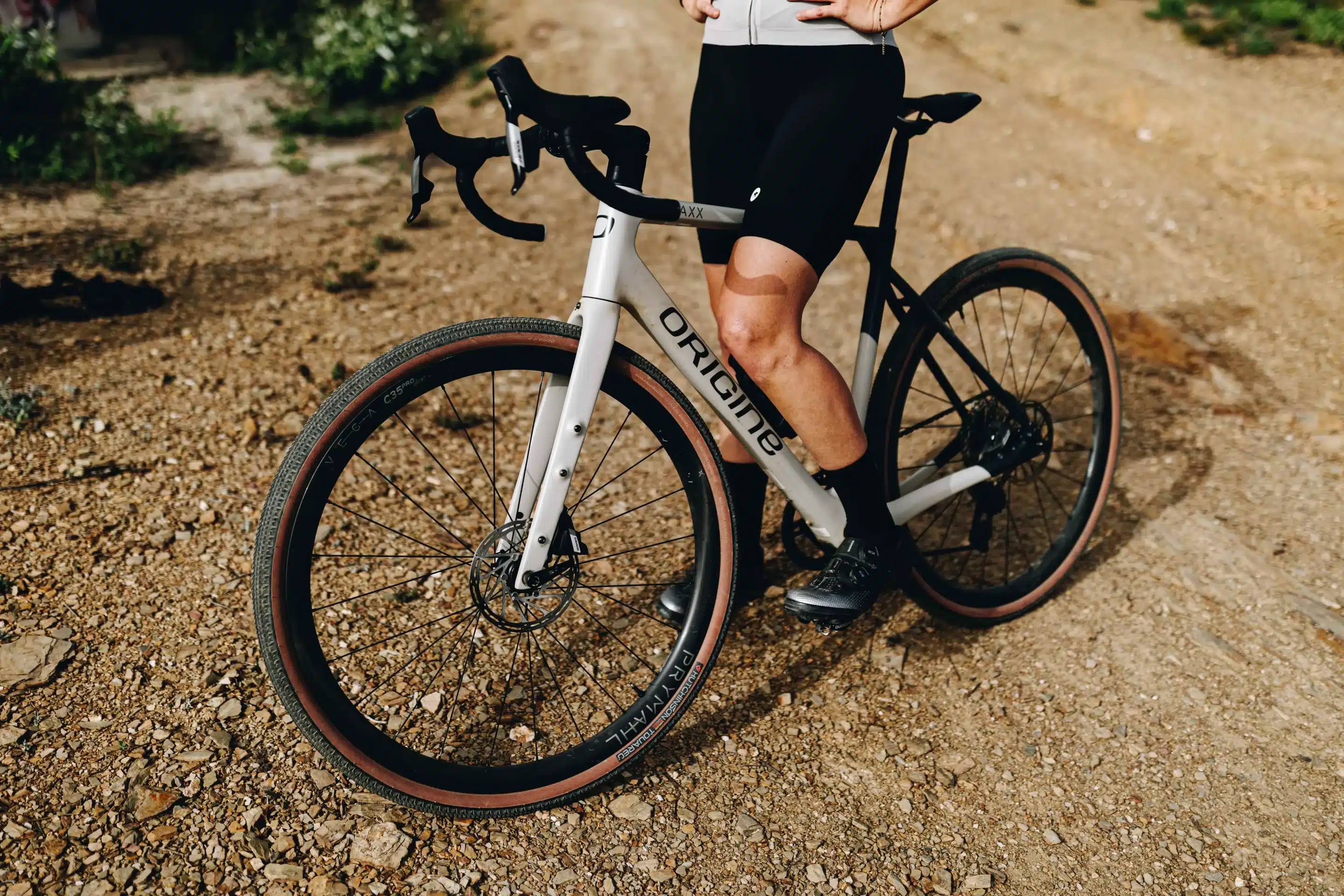 cycliste sur un gravel Graxx Origine cycliste sur un gravel Graxx Origine